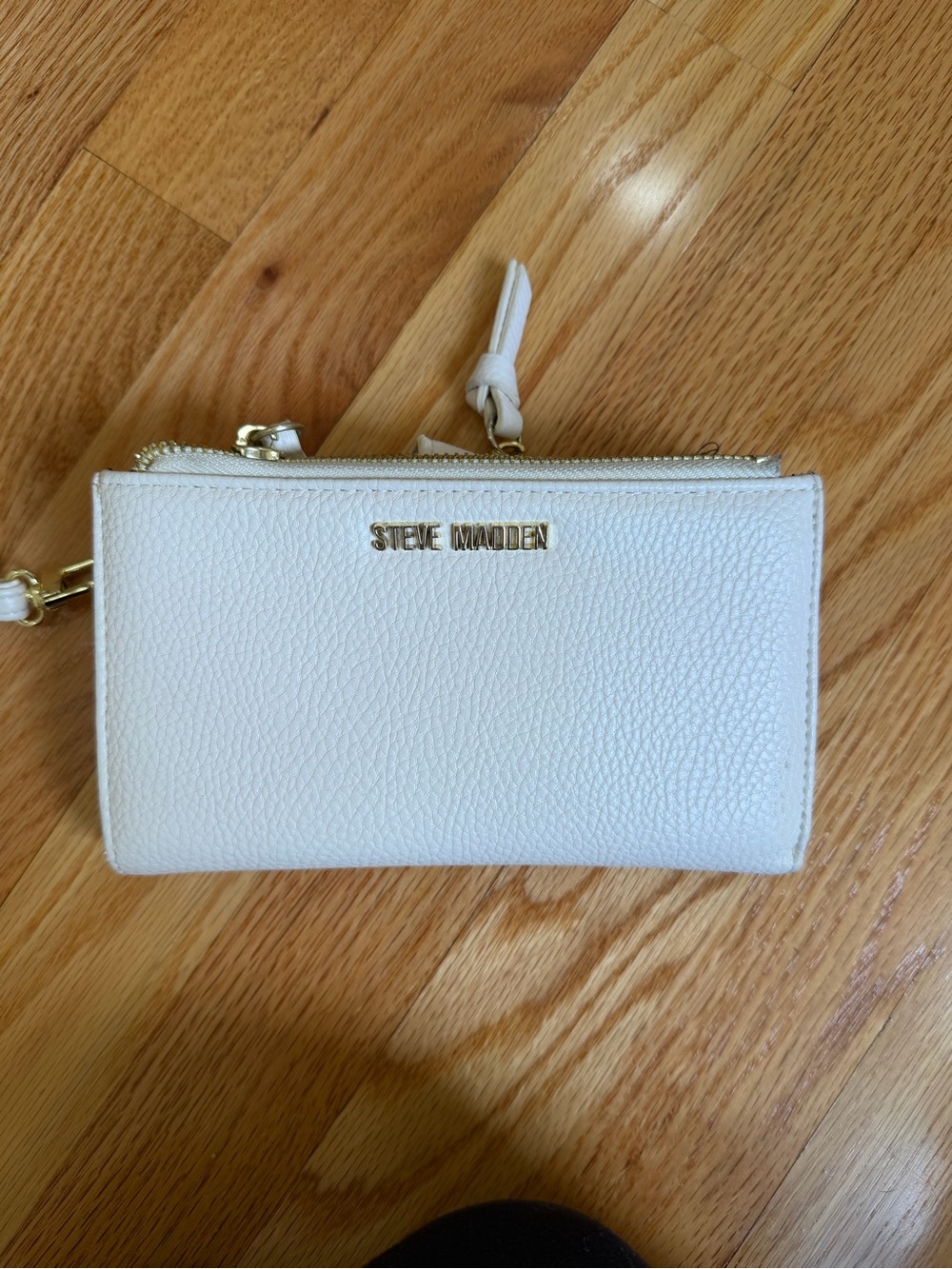 Steve Madden Cream Pebbled Leather Wristlet Wallet with Gold Hardware